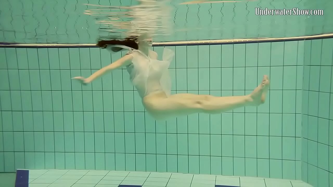 Underwater erotics starring Andrejka