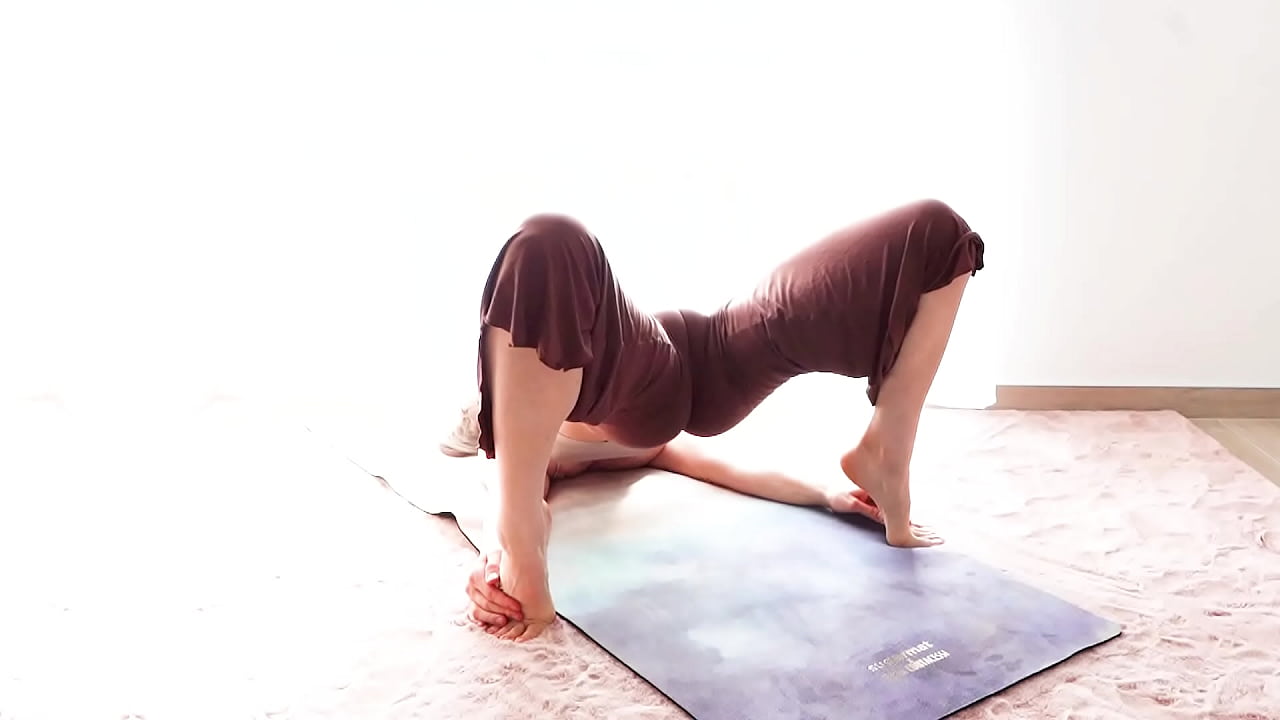 Yoga poses to make her orgasm