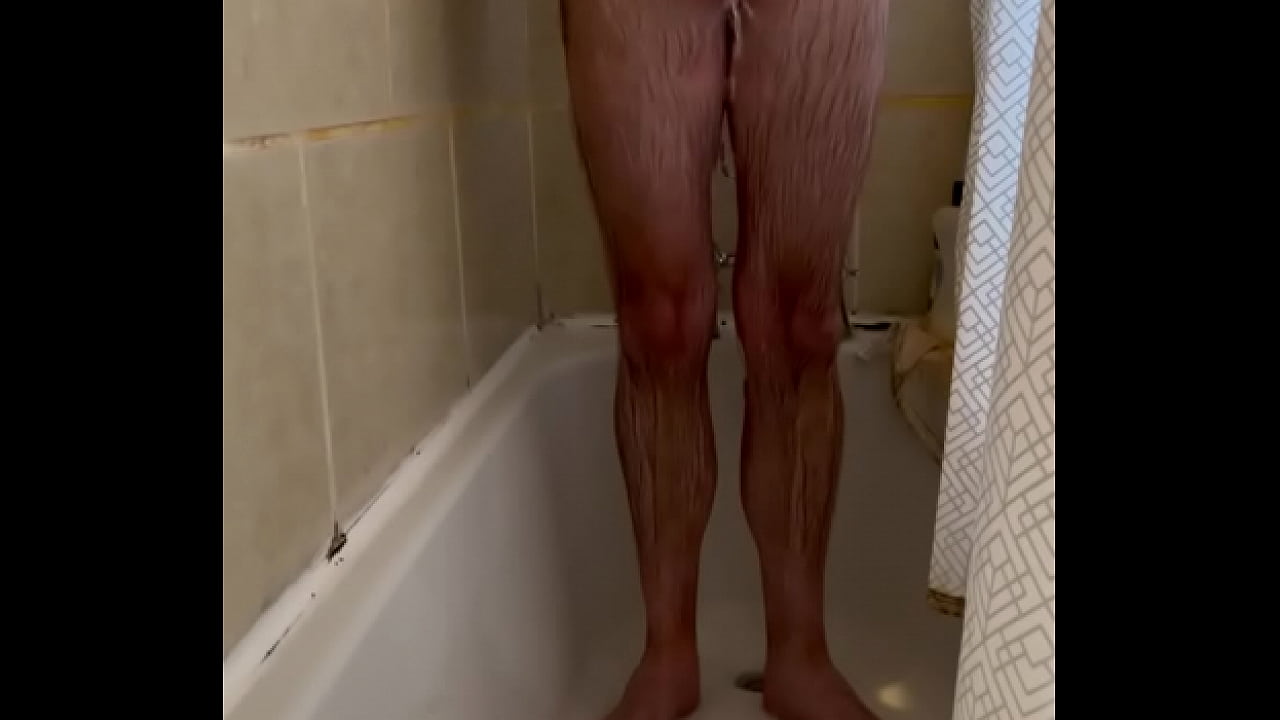 Guy masturbating in the shower doesn’t know he’s been filmed