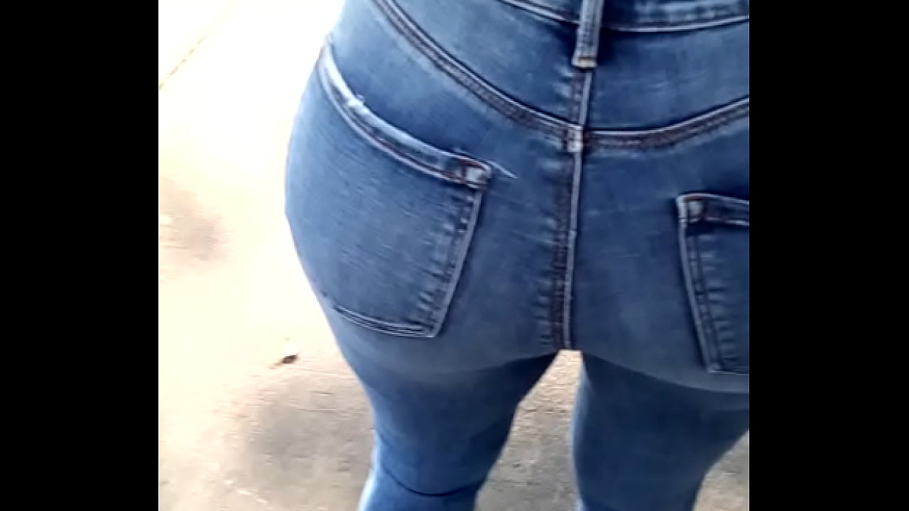 Hermosas nalgas en la fila