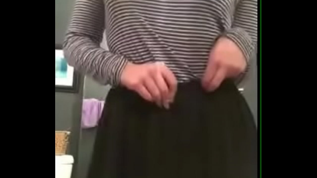 Sexy Amateur Teen Girl Teasing & Stripping On Webcam