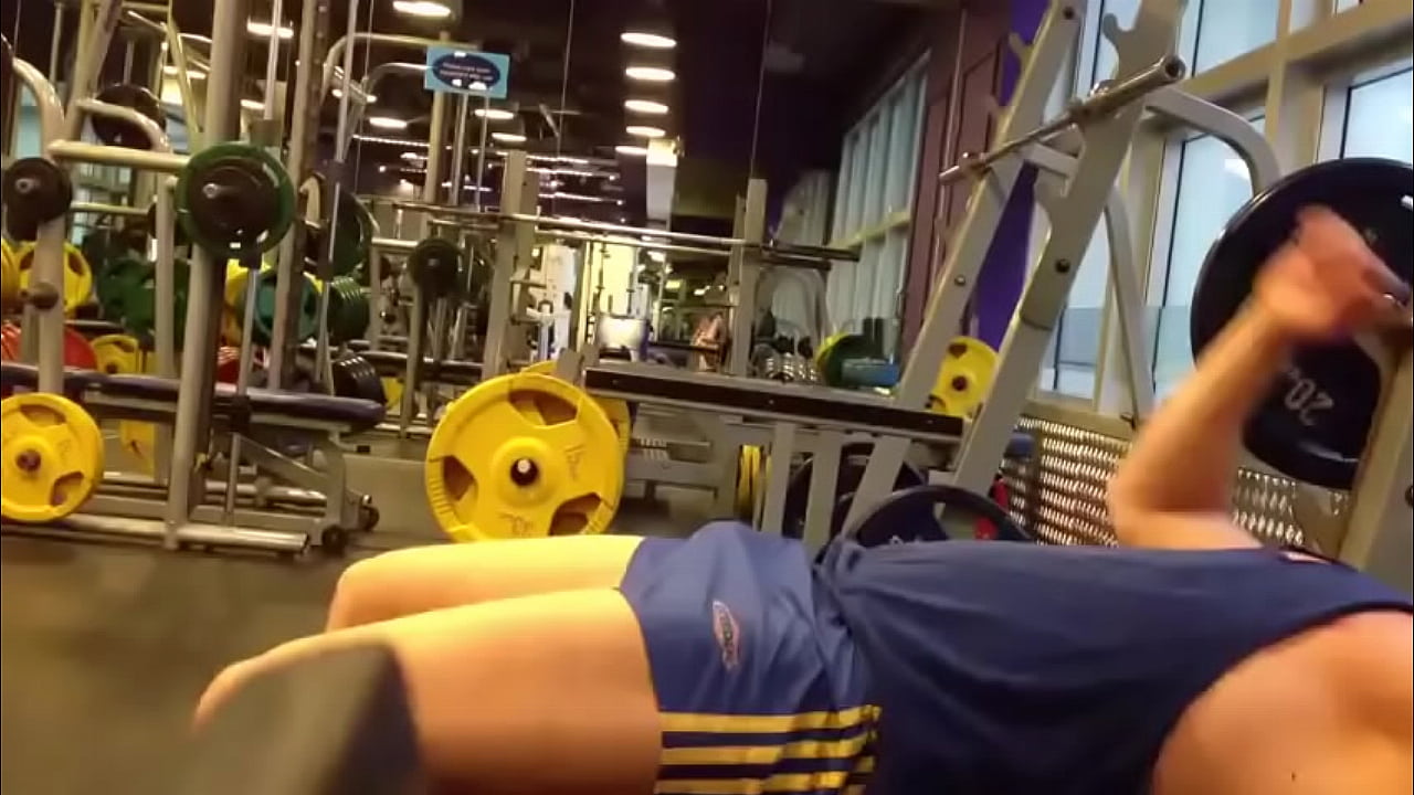 Bulge cock in the gym