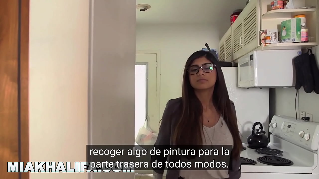 MIA KHALIFA - Sexo interracial con chica árabe triste y chicos afroamericanos bien dotados