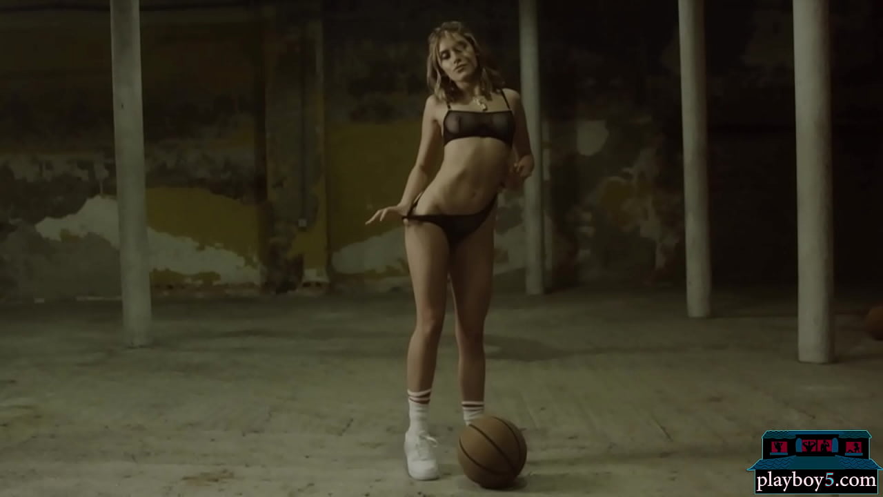 Gorgeous blond babe with a big butt plays basketball and shows off her amazing body