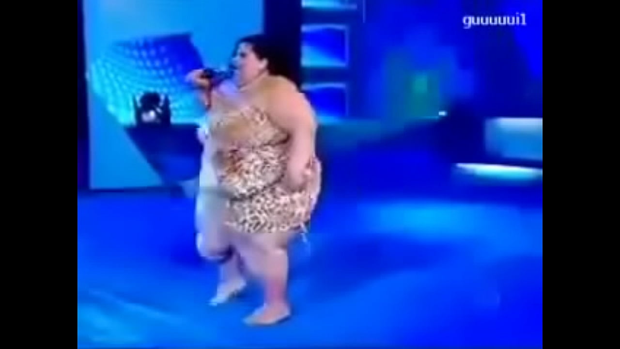 Fat lady dancing so well.