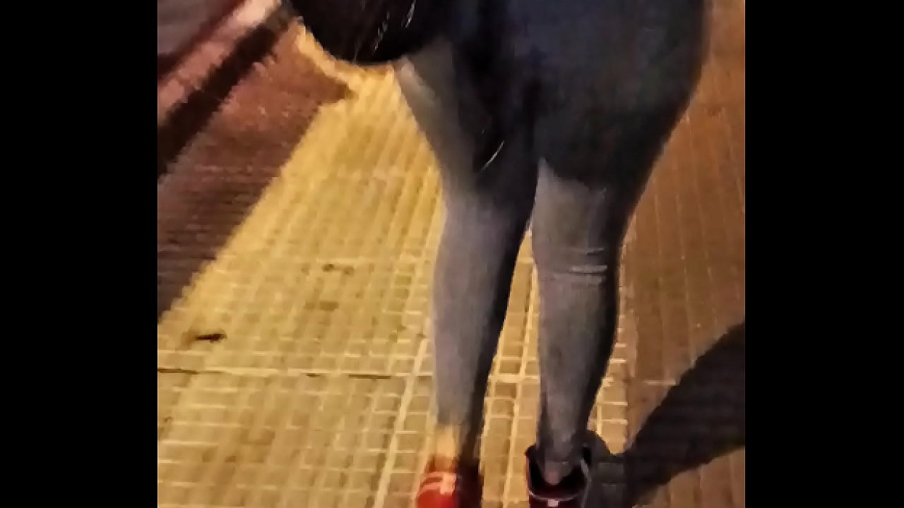 Dandole semen en la calle a preciosa teen con ricas nalgas