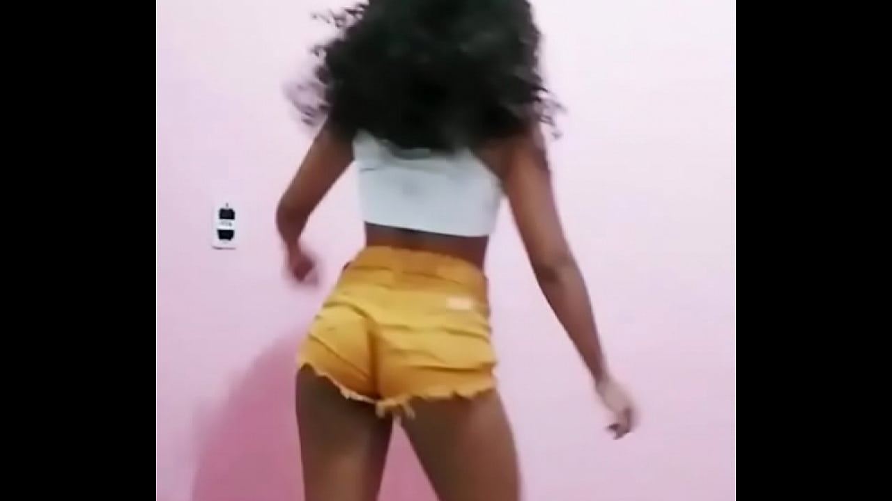 Joyce Dançando