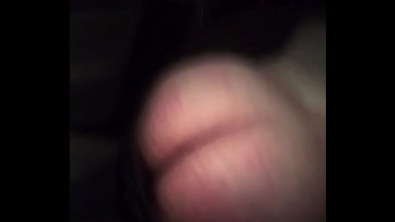 Bubble butt bottom bitch getting sparked in the car in a park lot - caught