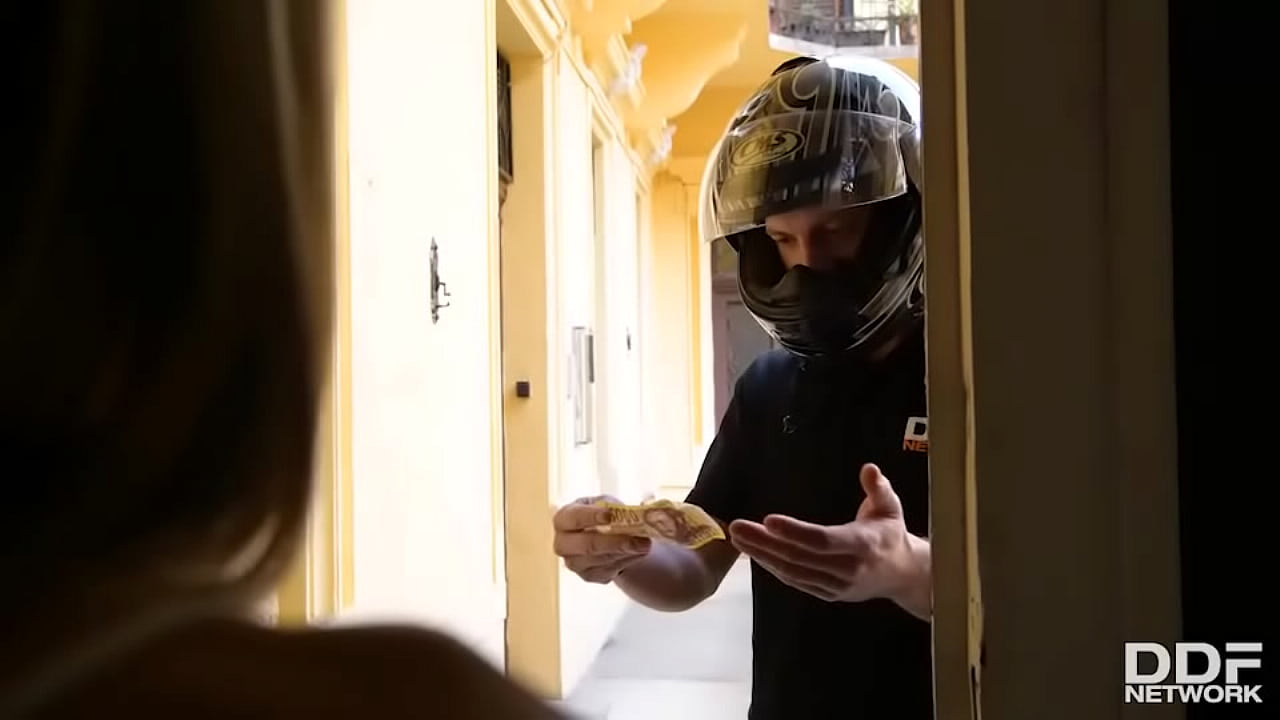 Blowjob for the Pizza Boy