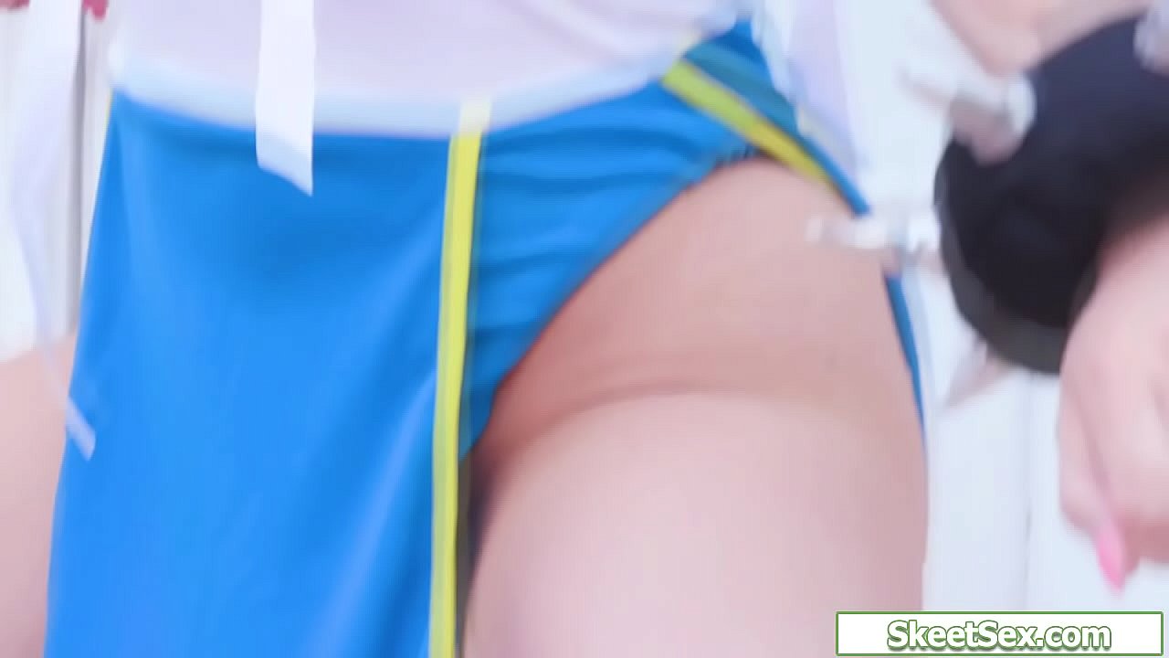 Hot Chun Li cosplayer gets fucked in her sexy tight ass