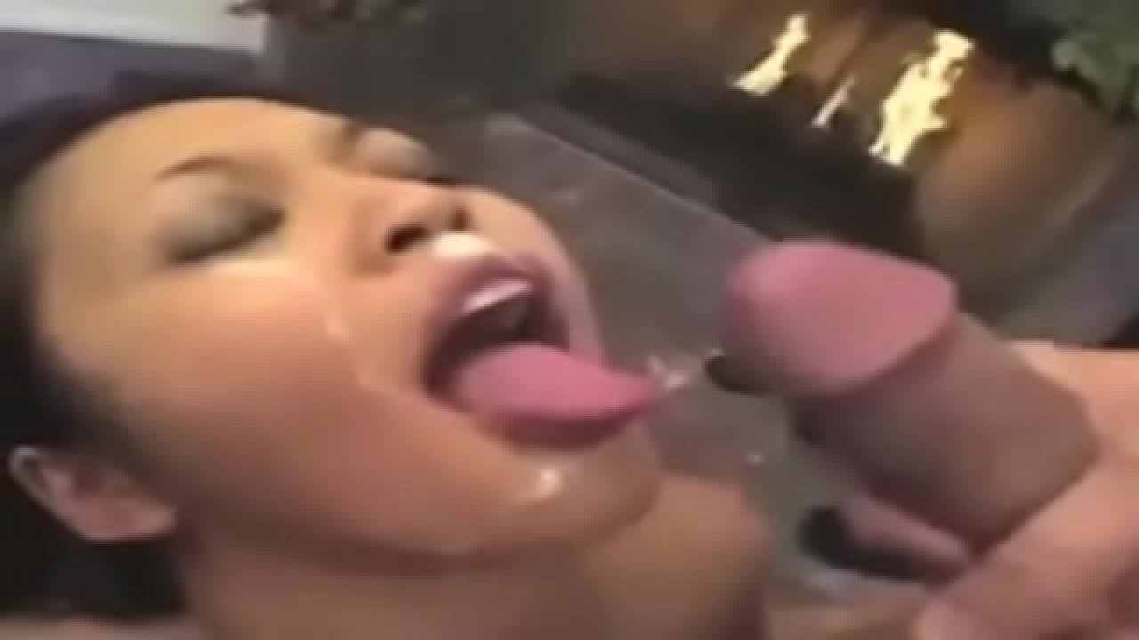 Mika Tan loves to suck