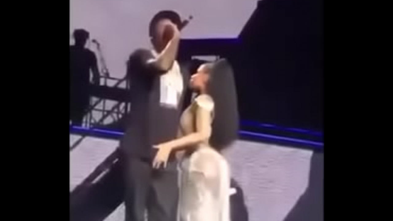 Nicki Minaj pegando no pau de Meek Mill