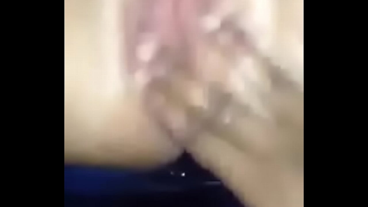 Making this sexy ass foreign squirt good