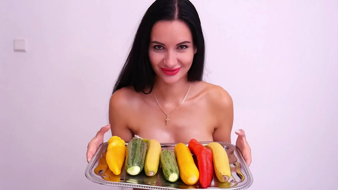 MEGAN VENTURI - FRUIT, VEGETABLE AND ANAL PARTY!