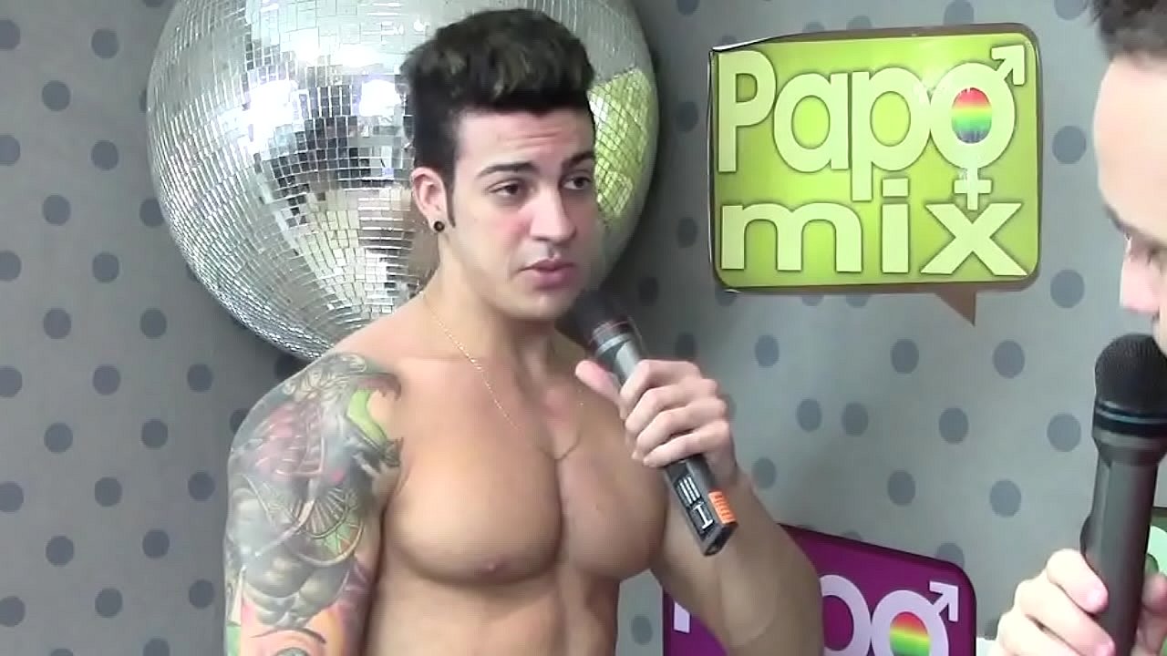 assista a participação do stripper Michell Santos no Papo Mix