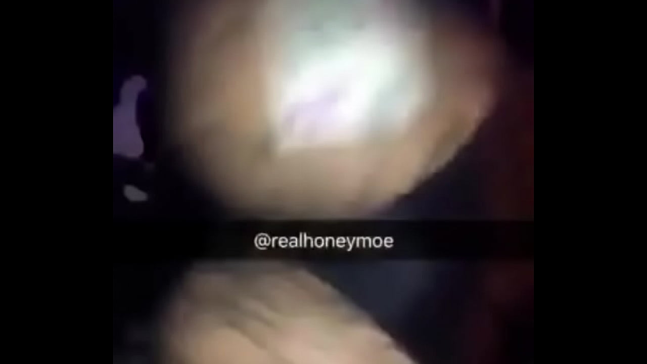 Honeymoe twerking in club one