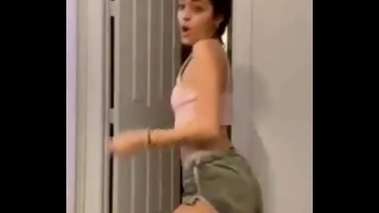 Latina twerk