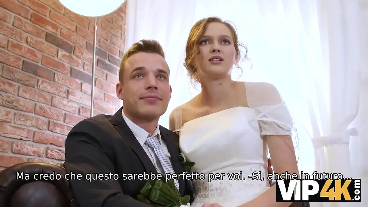 VIP4K. La bellezza in abito da sposa succhia il cazzo dello sconosciuto e si fa scopare