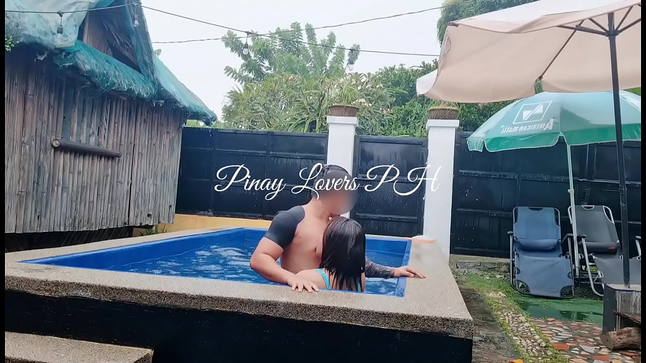 Outdoor sex in public pool!