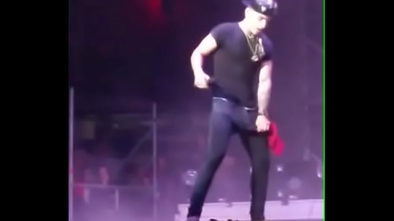 Maluma y su pasito del tra en pleno concierto- Malumaniaticos de corazón