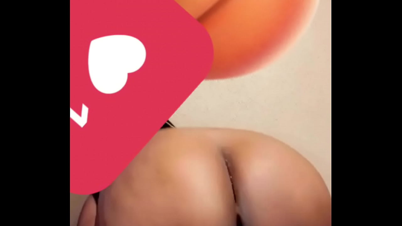 Thick bbw popping pussy for the camera