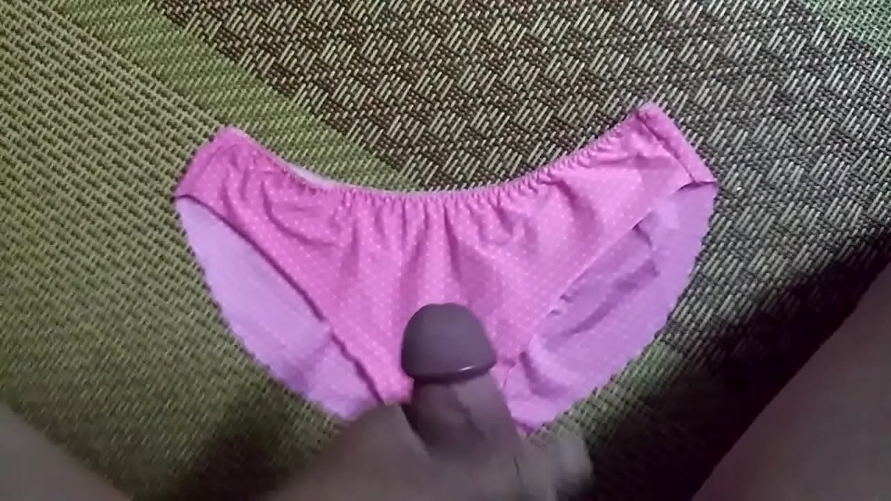 sịp chấm bi màu hường của em  | Cum on panties compilation the best!
