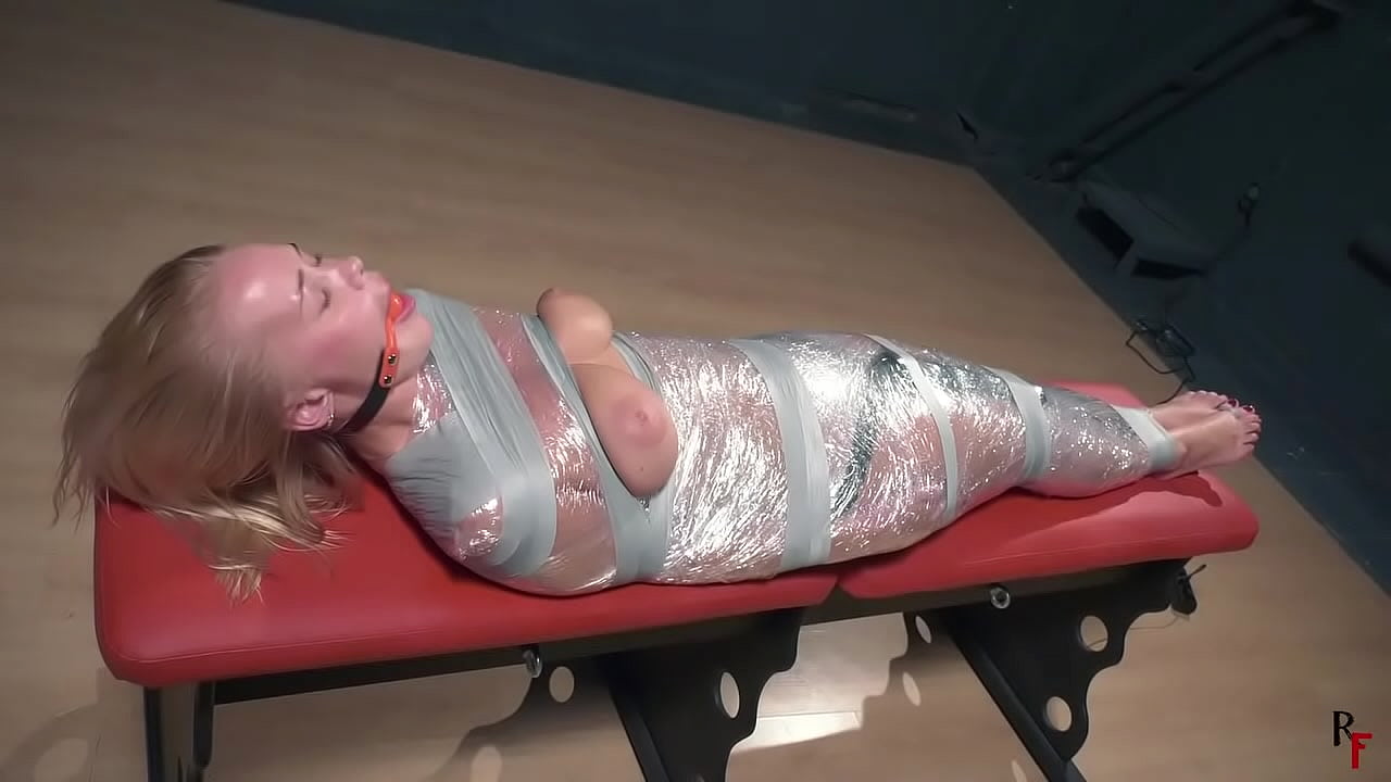 MUMMIFICATION HOT TOPLESS DARINA