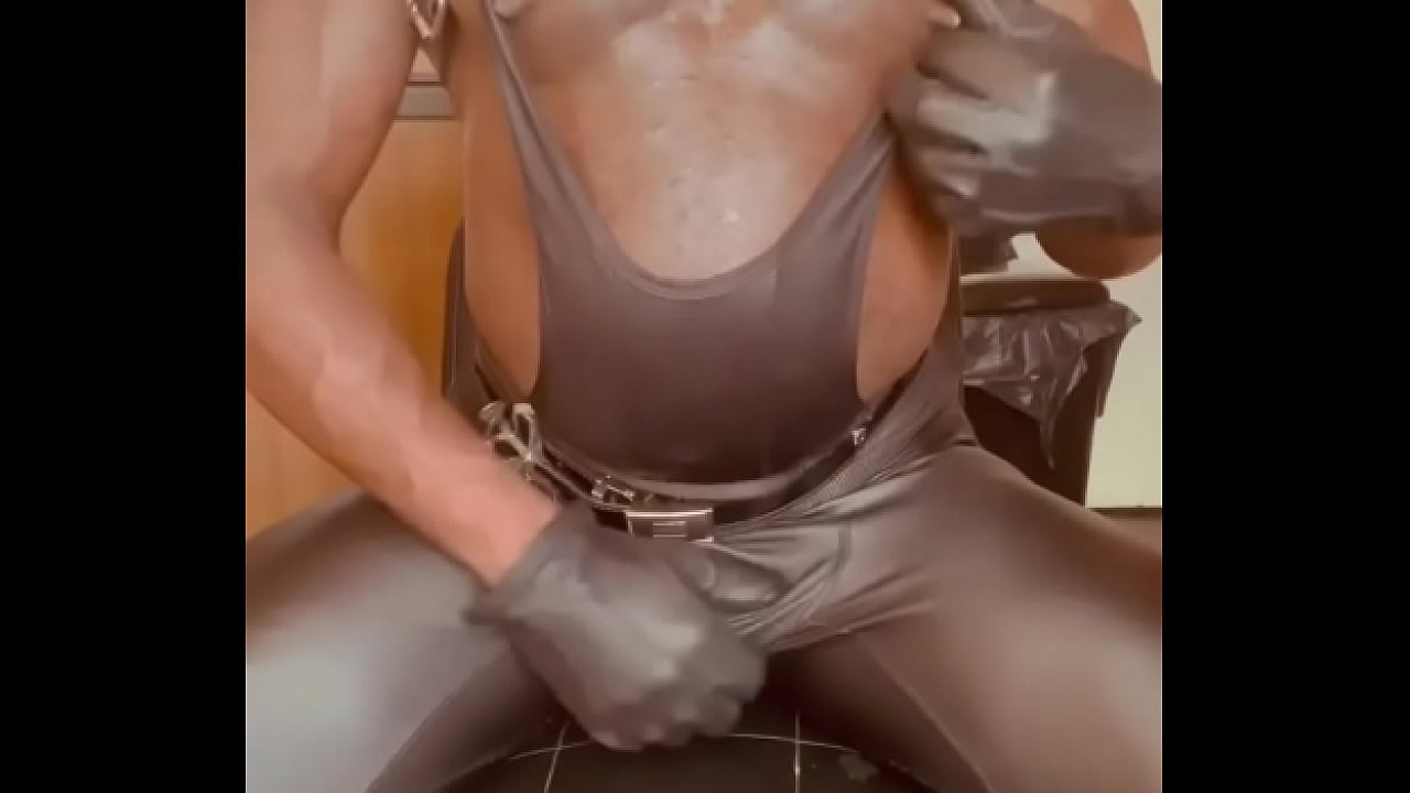 Previewing Leather Harness Muscle in Testosterone Induced Solo Sex Show