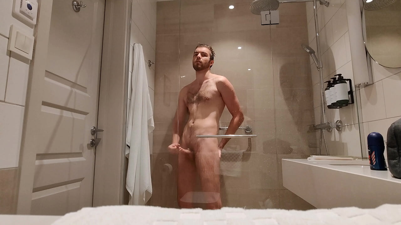 Nick Hart wanks his thick cock in the shower