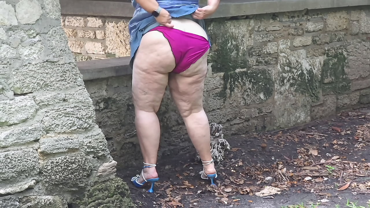 Peeing compilation - sexy bbw ssbbw pissing