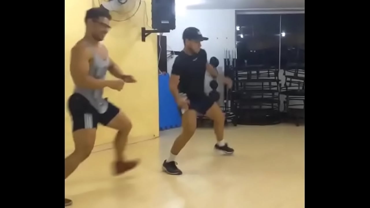 Sexy Brazilian Muscle Hunk Dancing at the Gym!