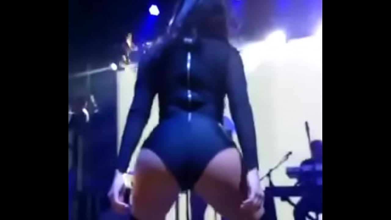 Anitta dancando funk que delicia medium