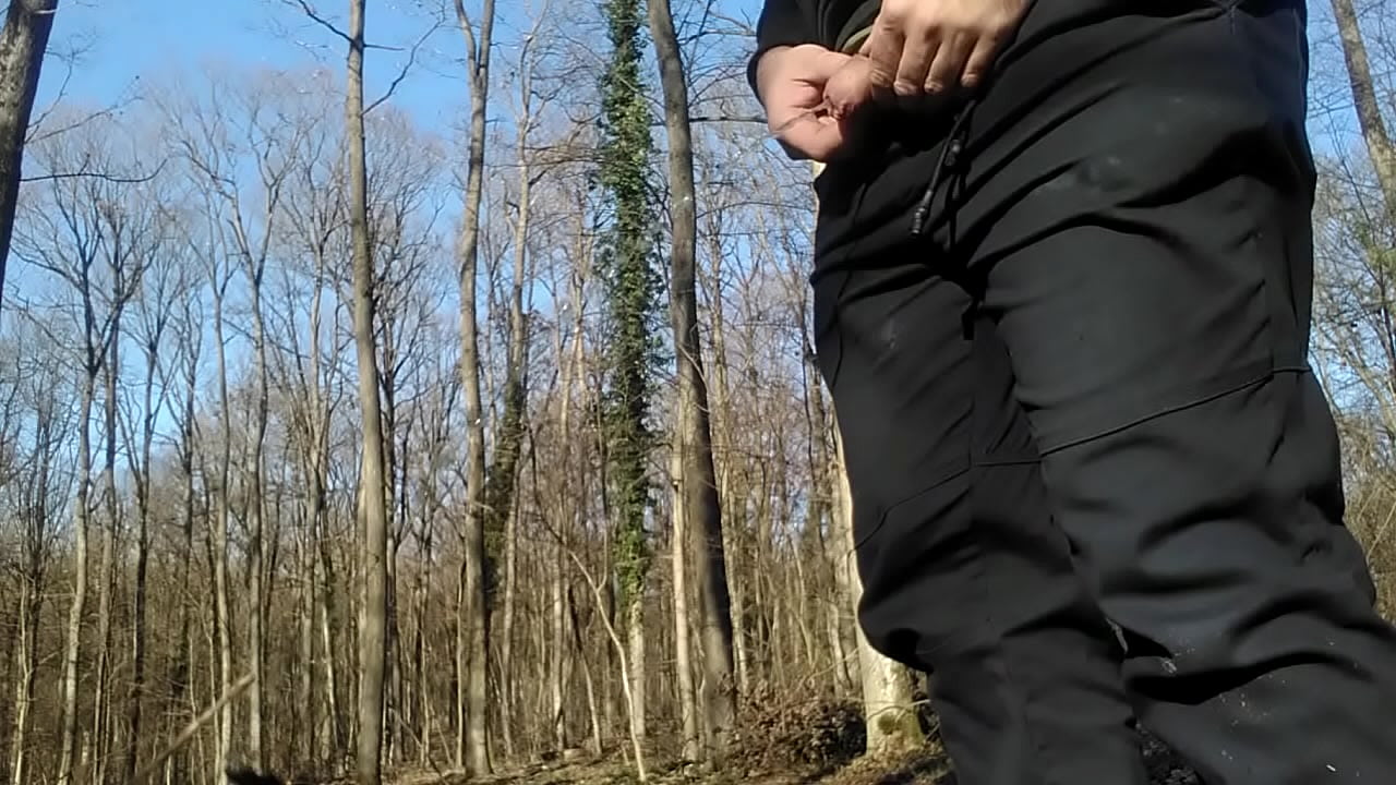 Pee break! Guy pee in the woods!