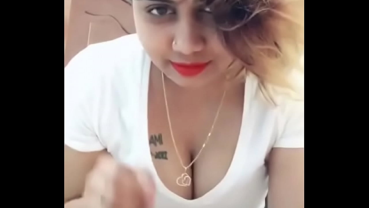 indian showing cleavage