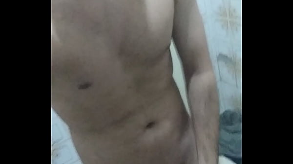 Novinho gostoso mostrando seu belo instrumento