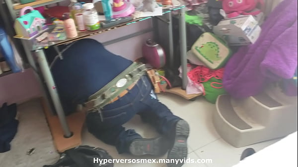 Visita del tecnico y yo masturbandome :P  