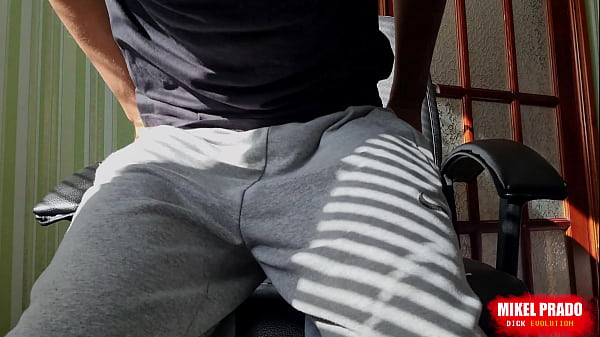 Gro&szlig;e cremige Ladung von meinem fetten, unbeschnittenen Schwanz  