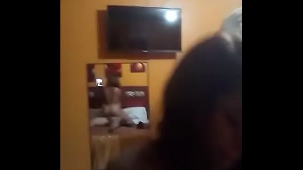 a escondidas mientras mi tia no esta