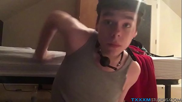 Hairy twink toys his ass and wanks 