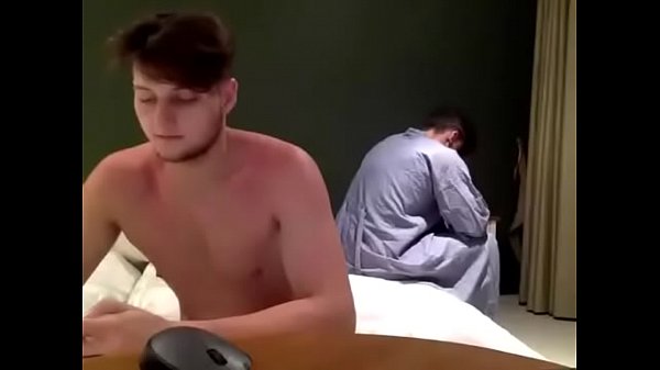 Show ass with friend