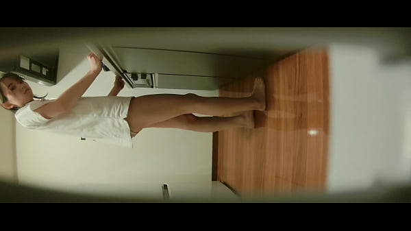 他说：&ldquo;你在大学里肯定可以看到，而且你看起来不像20岁左右。