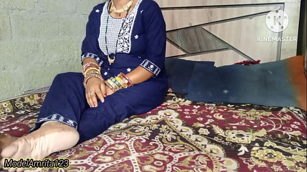 Amrita bhabhi ko raat me jor se chudhai