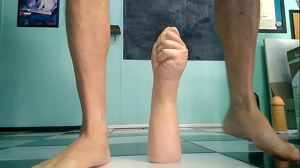 love a good fisting when now is around  