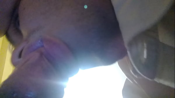 Engolindo a rola do viado  