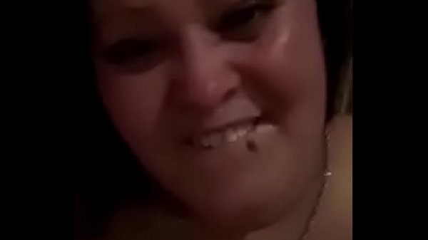 Tetona la chupa y se ba&ntilde;a en leche  