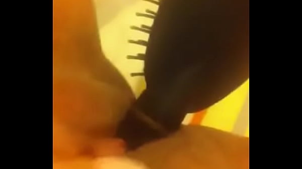 Eine Lesbe und ihre B&uuml;rste