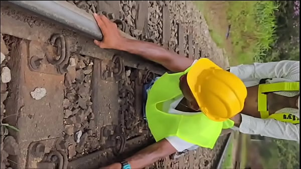 OS OPERARIOS PEGARAM PESADO NA HORA DO ALMO&Ccedil;O FUDERAM O COLEGA PASSIVO E DERAM MUITO LEITE DE SOBREMESA (TEASER) 
