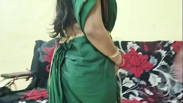 बहु ससुर जी को चाय देने के बहाने चूत का अच्छे पानी निकला