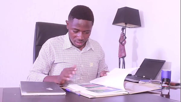 ma secr&eacute;taire coquine me baise au bureau  