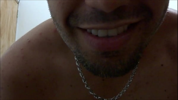 Showing armpits - Mostrando axilas